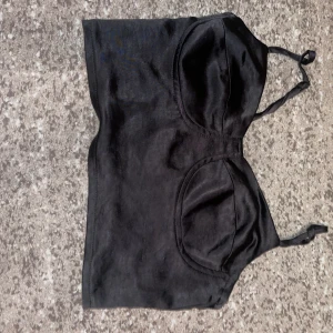 linne - Silkes, mönster på baksida med annat material, cropped. 