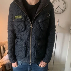 Barbour jacka  - Säljer barbour jacka 8/10 con! Dm för frågor👍