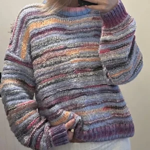 Stickad tröja  - Stickad varm mysig tröja ifrån bikbok, säljer då den inte används ☺️.         (nypris 499kr)