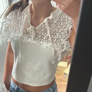 Topp - Säljer denna super snygga topp som är köpt på missäy i nordstan!❤️ bara använd en gång alltså nyskick, den är i storlek one size men skulle säga en S💗 bara att skriva om du har funderingar!☺️