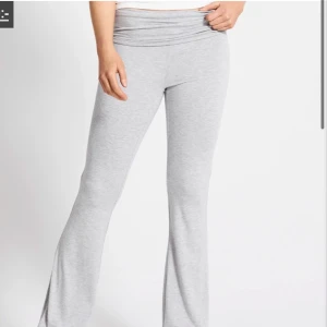 Gråa joga pants  - Säljer mina ljusgråa joga pants i Xxs och passa mig som har Xxs-s i byxor! Använda Max 2 gånger
