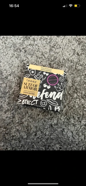 Highlighter  - Teen suit of amor High and mighty highlighter i färgen Golden girl. Helt oanvänd. Nypris 370kr