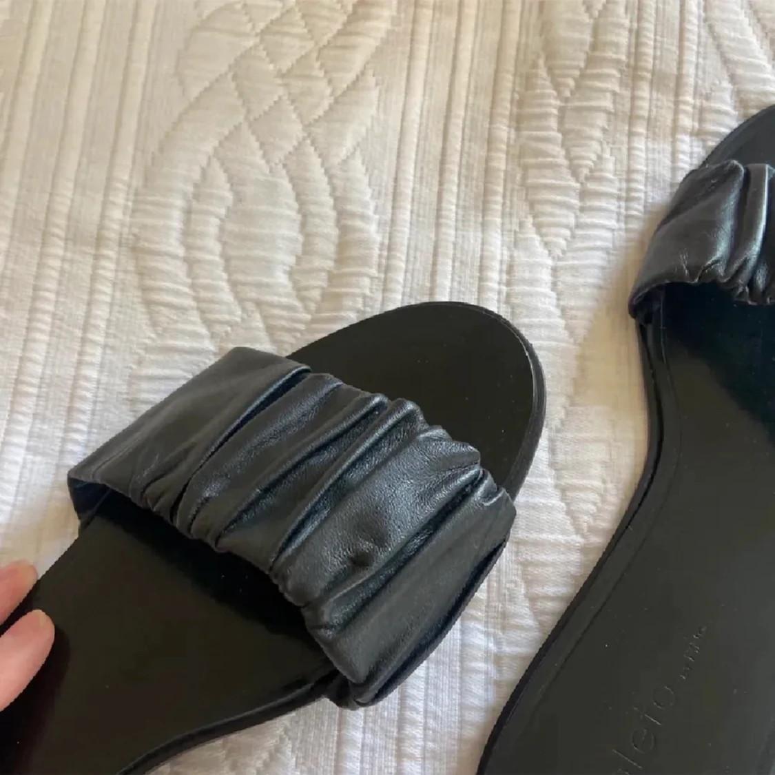 Svarta sommarsandaler - 90