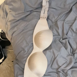 Beige bh utan band  - Nyköpt, knappt använd, storlek L