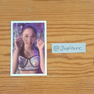 TWICE CHAEYOUNG FEEL SPECIAL PC - Officiellt Chaeyoung Feel special photocard🐯 Säljer pga att jag inte samlar längre. Skickar med sleeve och toploader så att den kommer fram säkert. Skriv gärna innan du köper eller om du har frågor ❤️ Frakt blir 20kr. 