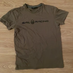 T shirt sailracing - Säljer min as feta sailracing t shirt 🔥 Skick 10/10 då inte har använt den. Skriv!