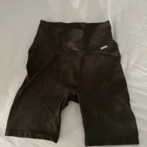 Tränings short  - Militärgrön! Jättefina! 