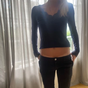 Intimissmi tröja - Snygg blå intimissmitröja(den är uppvikt och inte avklippta så kort)💙✌️