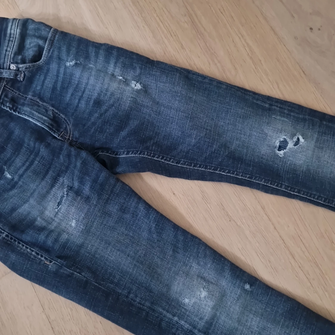 Hej säljer mina jack & jones jeans i bra skick och i storlek 27/30 - 90