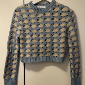 Tröja Zara - Stickad tröja från Zara med får på 🐑💖