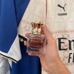 Jean Paul Gaultier Scandal Pour Homme - Parfym som jag köpte i vintras och inte använder ofta, nyköpt är det 50 ml men nu skulle jag säga att det är 45 kvar.