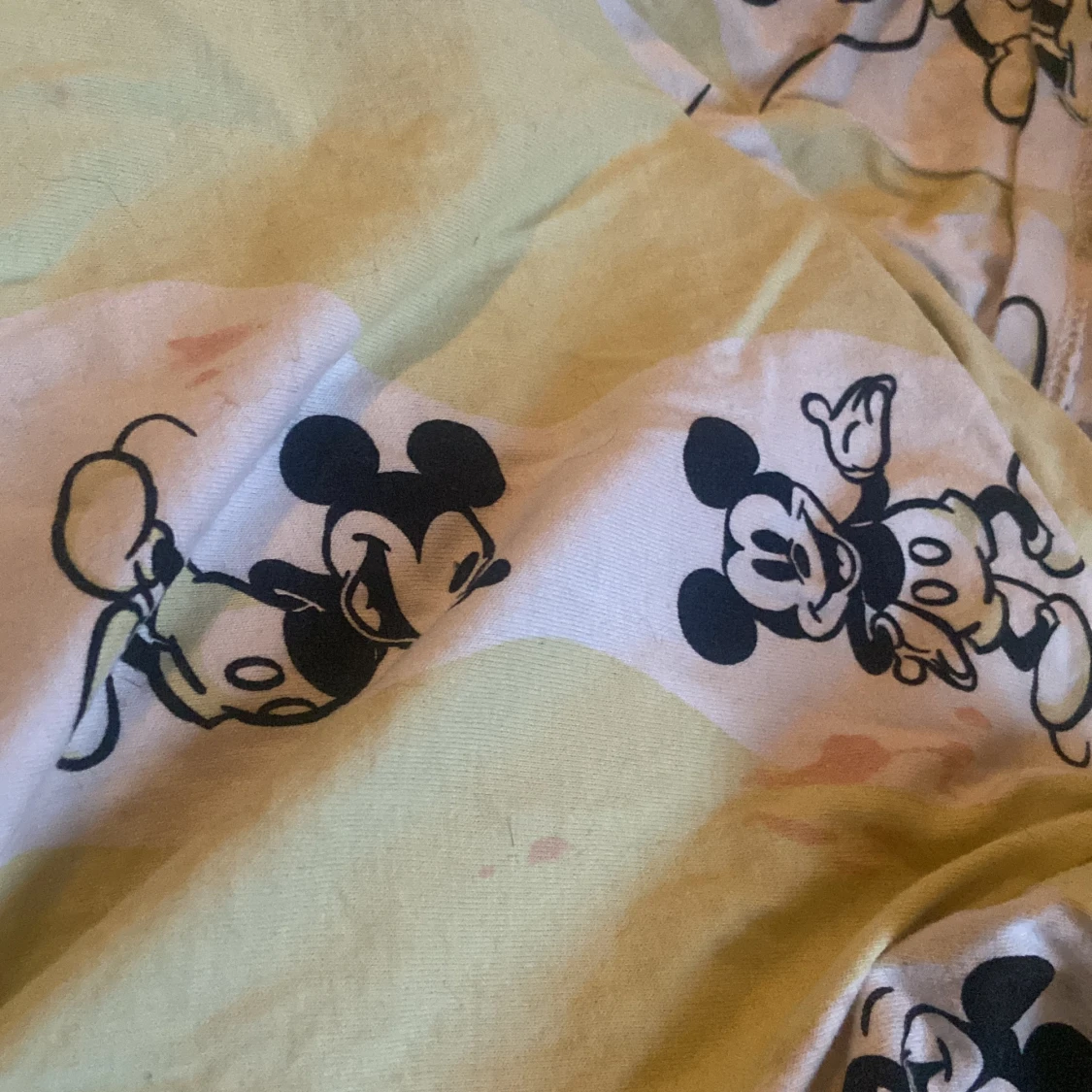 Lite fläckar men skön och fin  - 92