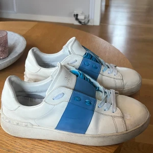 Valentino - Valentino skor, 4/10 skick, väldigt slitna. 
