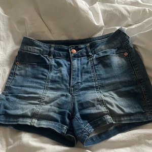 Shorts  - Säljer dessa fina shortsen 💘💘passar mig som har stl s/m