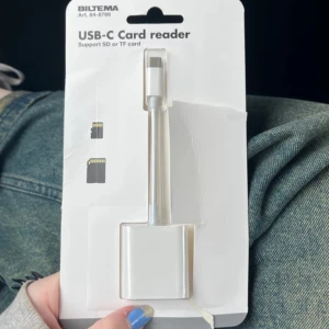 Usb-C kortläsare - SD/TF kortläsare Köpte nyss men insåg att den inte passade min telefon