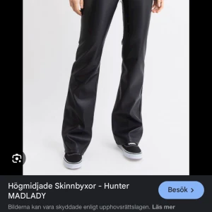 Madlady kostymbyxor - Hej!💗 Det är för små i strl för mig. I helt okej skick. Hör av dig vid frågor eller funderingar.