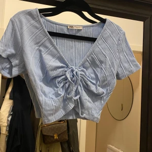 Blå topp - Croppad blå topp från Zara strl S 💙