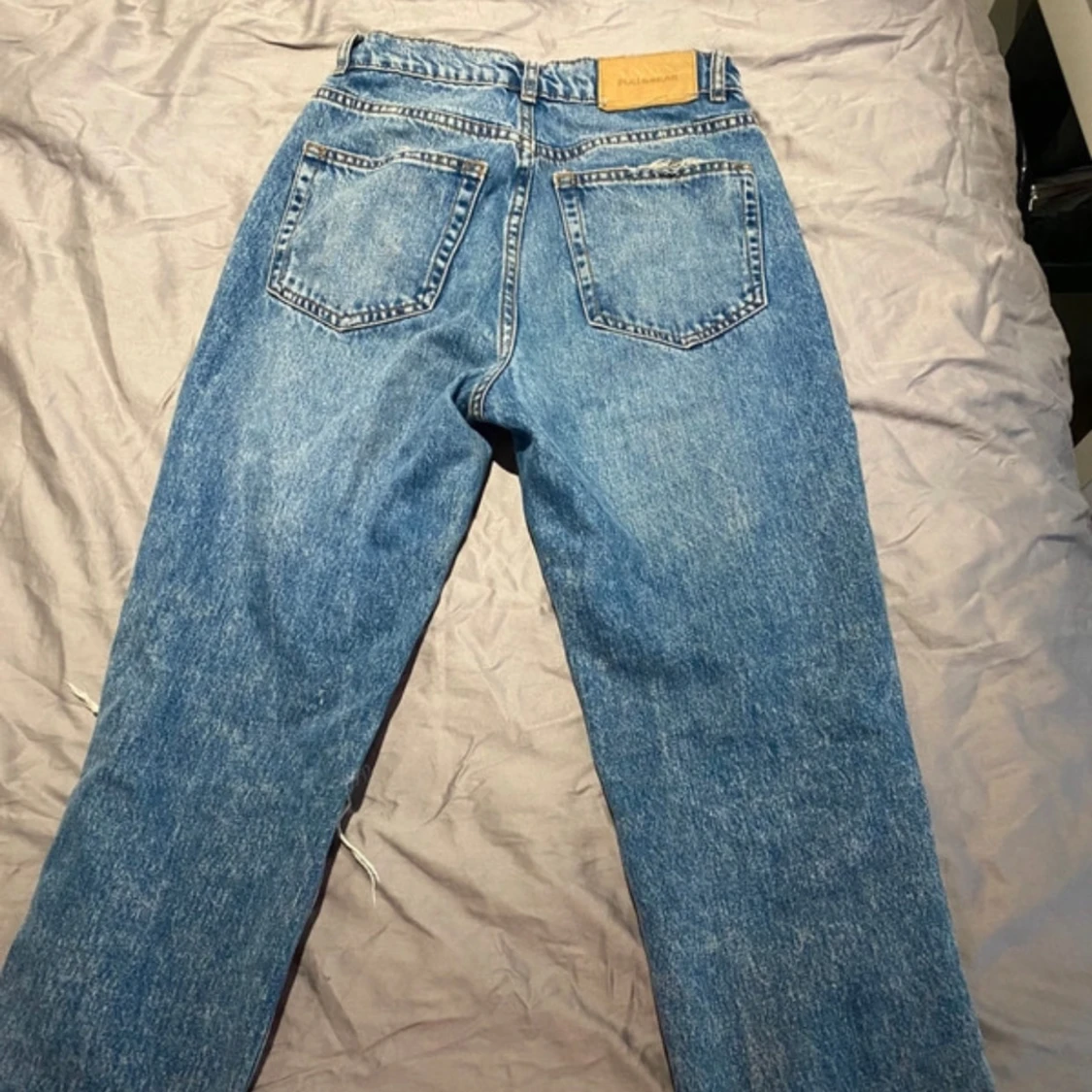 Blåa jeans med hål  - 90