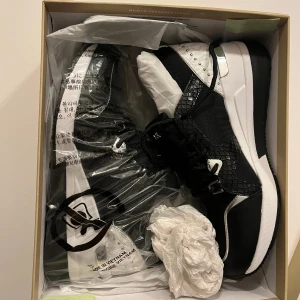 Michael Kors skor - Helt nya Michael Kors skor oanvända då köpt fel storlek.  Vid snabb affär kan pris diskuteras.