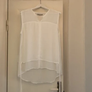 Söt tunn ärmlös blus - Fint skick 