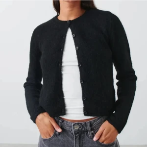 svarta kofta  - svarta kofta från gina tricot, original pris 399kr