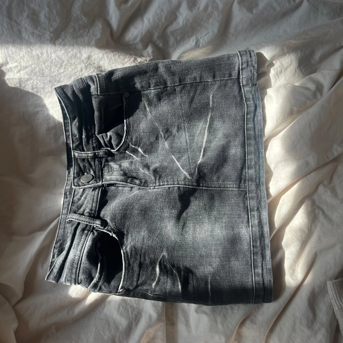 Grå jeanskjol från My Wear