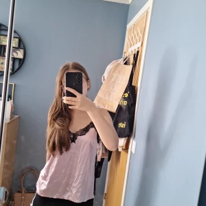 Nattlinne rosa - Storlek S från Newyorker bra skick