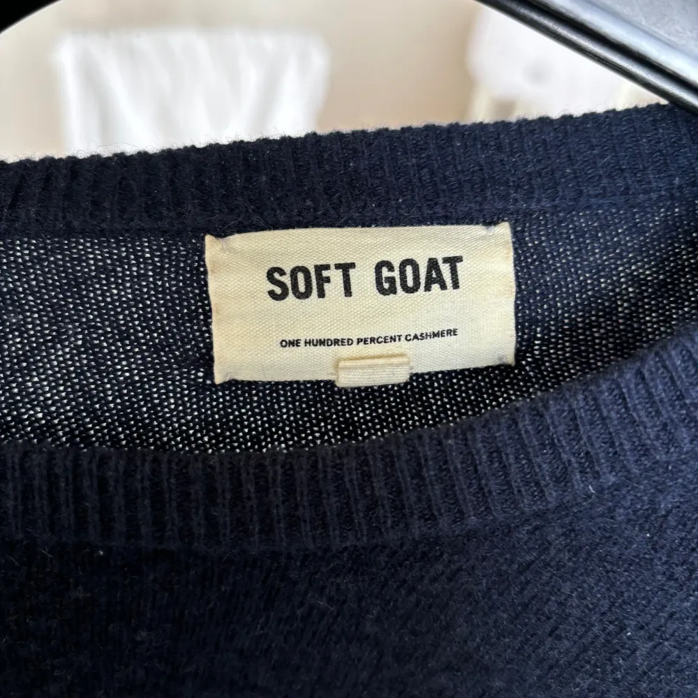 Köpt för ca 1 år sedan från soft goat, knappt använd pga för liten. Inga defekter. Strl M (passar S/M). Det är bara att skriva om ni har några funderingar😊. Stickat.