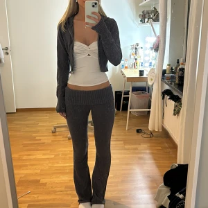 Stickar sett  - Jättefint stickat sett från gina tricot. Endast använt en gång.