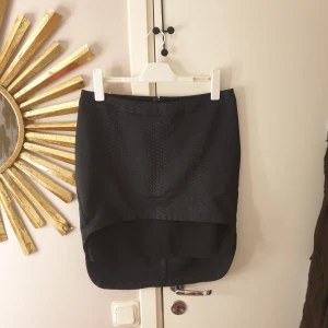 Kjol - Jeanskjol från H&M i nyskick med lappen kvar, nypris: 249,-
