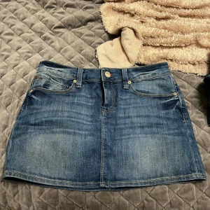 Jeanskjol från Mari jeans  - Jätte bra skick. Nästan oanvända💗