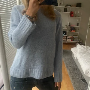 Cos stickad tröja  - Skit varm och skön tröja från cos 