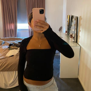 Topp - Supersöt och mjuk top som ser ut att vara en bolero framifrån💕💕