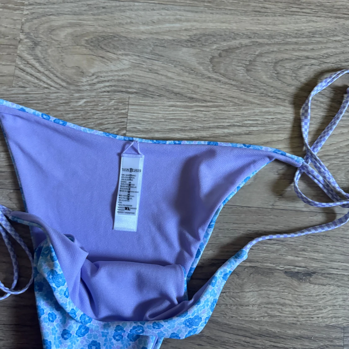 Blommig bikiniunderdel - 91