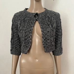 Stickad kofta retro rockabilly vintage 40-tal 50-tal 60-tal  pinup  - Inget att anmärka på 