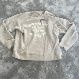 zadig & voltaire tröja  - en fin zadig tröja i väldigt bra skick som aldrig kommer till användning längre. tröjan är i storlek xs. 
