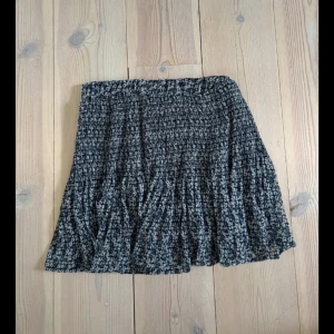 Fin korg mösterkjol - Fin mönsterkjom från mng collection i storlek xs