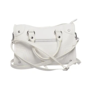 H&M vit väska - Vit H&M väska, används inte längre🤍 Axelväska med band. Funkar att ta bort bandet också.