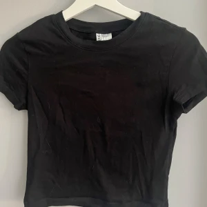 Svart T-shirt - Basic Lite kortare Inte använd alls mycket