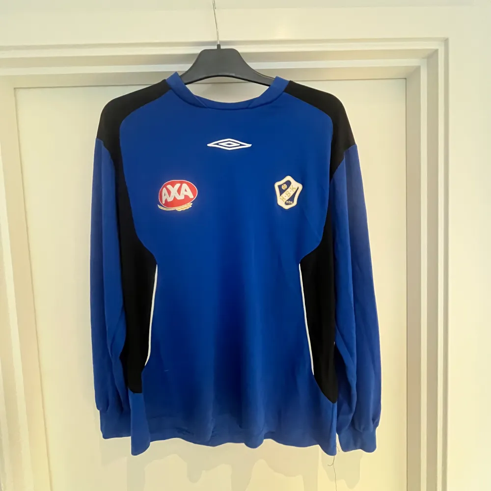 HBK tröja från 90-2000 tal, storlek M  Fotboll, allsvenskan, superettan, Matchtröja, fotbollströja, fotbollströjor . Sportswear.