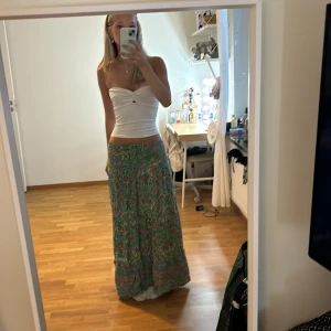 Långkjol - Jättefin långkjol från marta du chateau som jag verkligen tycker om. Sytt in den men går att spretta så passar XS - L. 