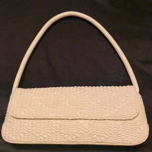 Na-kd väska - Helt ny väska som aldrig andvänts. Från na-kd. Priset kan diskuteras 