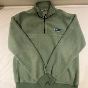 Fleece  - Jätte fin mintgrön fleece. Helt oanvänd. Storlek S, men passar flera storlekar S/M och mindre L