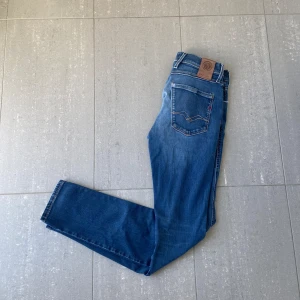 Replay jeans  - Säljer nu dessa sjukt snygga replay jeans i bra skick, skriv för fler bilder/frågor🙌🏼