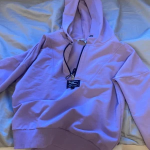 Lilla tröja  - Jätte bra skick en gång använd 