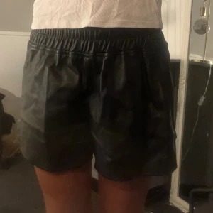 Skinnshorts  - Snygga skinnshorts från Gina tricot i st: 36🤍 som nya 