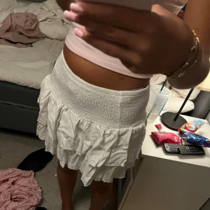 Vit volangkjol - Endast använd en gång 😊