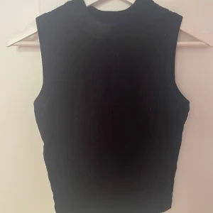 Topp från Zara - Topp från Zara. Marinblå använd en gång storlek S