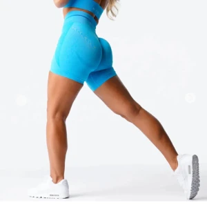 Shorts  - Säljer då dem inte kommer till användning och bara använda fåtal gånger. 