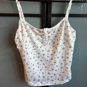 Gulligt linne  - Jättefint oanvänt linne med små blommor!